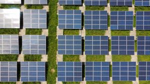 What incentives are there for businesses to go solar in 2022?